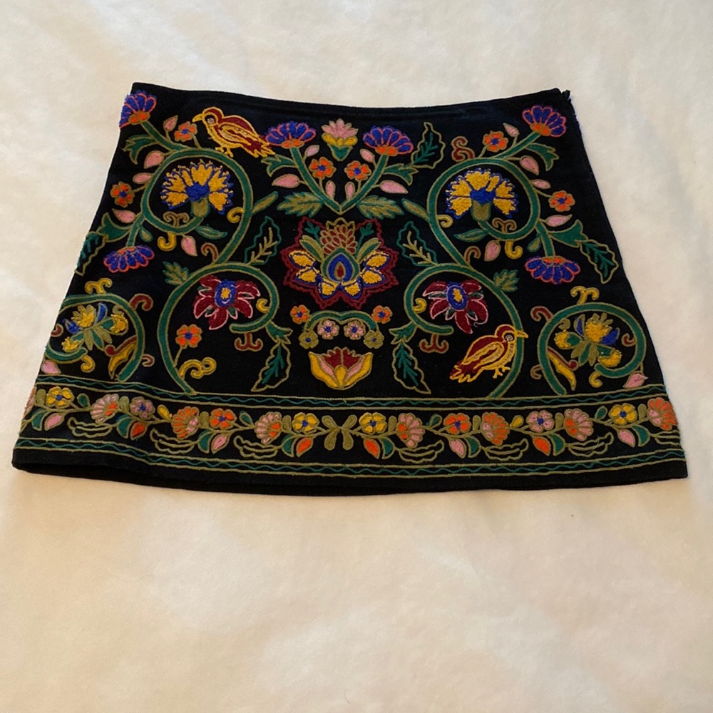 Black, embroidered Zara mini skirt. Size small